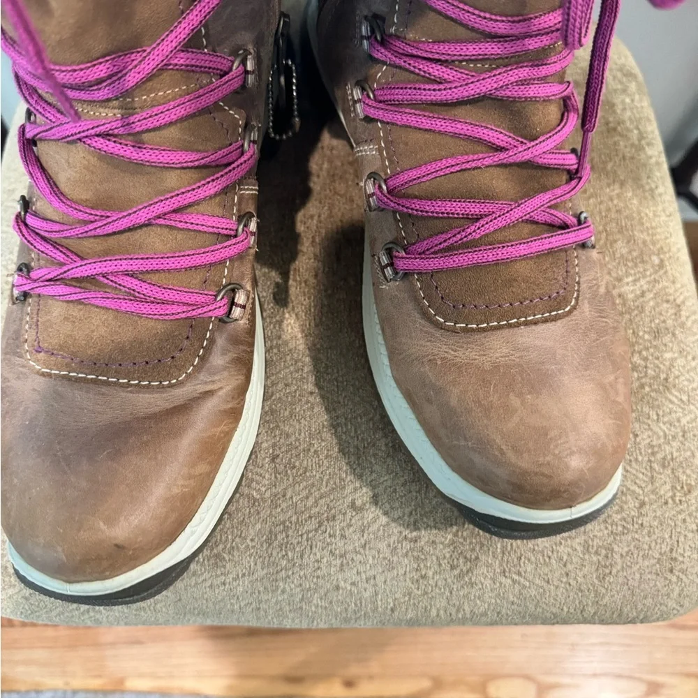 Santana Canada Brown Winter Boots with Pink Laces - Picture 3 of 7